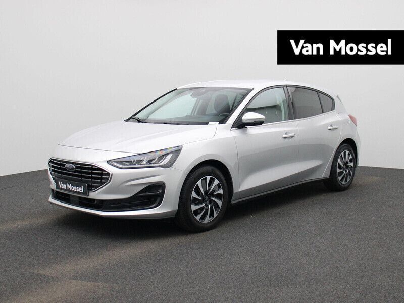Grijs Gebruikt 2023 Ford Focus Titanium Hatchback | € 19.900 (Goede deal) - Afbeelding 1/4
