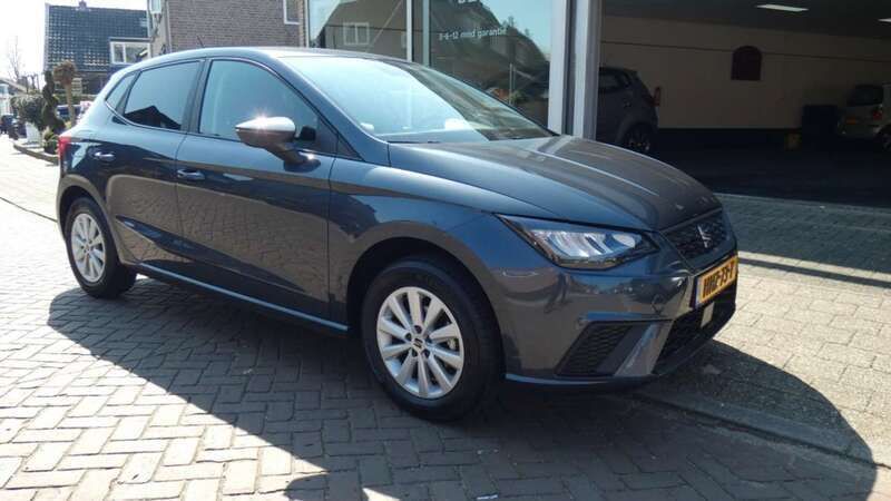 Grijs Gebruikt 2024 Seat Ibiza Style Hatchback | € 18.500 (Goede deal) - Afbeelding 1/4