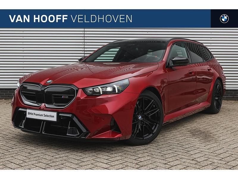 Rood Gebruikt 2025 BMW M5 Comfort Edition Stationwagen | € 149.950 (Duur) - Afbeelding 1/4