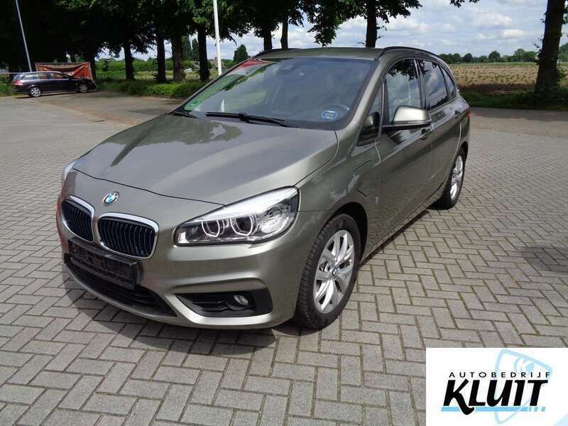 Grijs Gebruikt 2017 BMW 225 Active Tourer iPerformance MPV | € 17.950 (Eerlijke prijs) - Afbeelding 1/4
