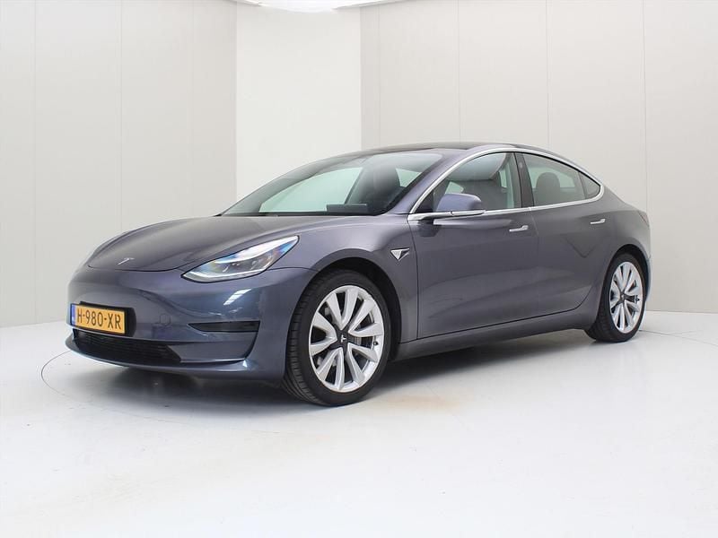 Grijs Gebruikt 2020 Tesla Model 3 Standard Range Sedan | € 18.900 (Goede deal) - Afbeelding 1/4