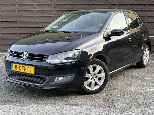 Zwart Occasion 2013 VW Polo Highline Hatchback | € 5.450 (Eerlijke prijs) - Afbeelding 1/4