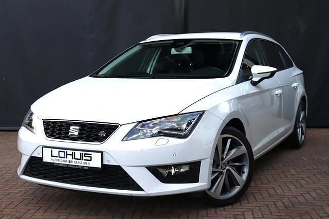 Wit Gebruikt 2015 Seat Leon ST FR Stationwagen | € 13.650 (Eerlijke prijs) - Afbeelding 1/4