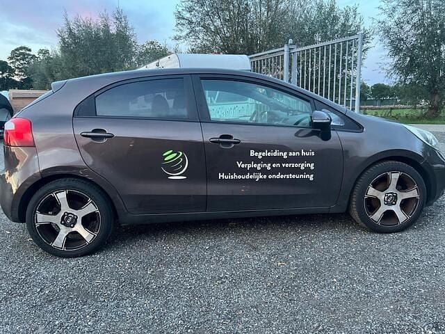 Bruin Gebruikt 2012 Kia Rio Hatchback | € 1.599 (Duur) - Afbeelding 1/4