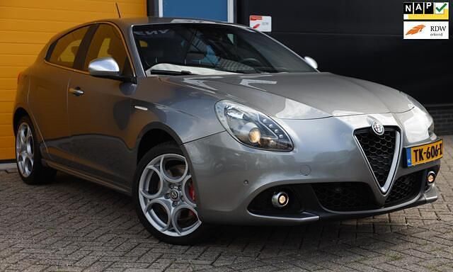 Grijs Gebruikt 2018 Alfa Romeo Giulietta Quadrifoglio Verde Hatchback | € 14.950 (Eerlijke prijs) - Afbeelding 1/4
