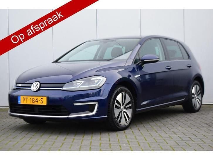 Blauw (metallic) Occasion 2017 VW e-Golf Hatchback | € 11.750 (Iets duurder) - Afbeelding 1/4