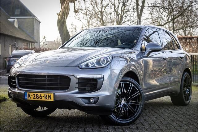 Grijs Gebruikt 2016 Porsche Cayenne Sport SUV | € 30.950 (Eerlijke prijs) - Afbeelding 1/4