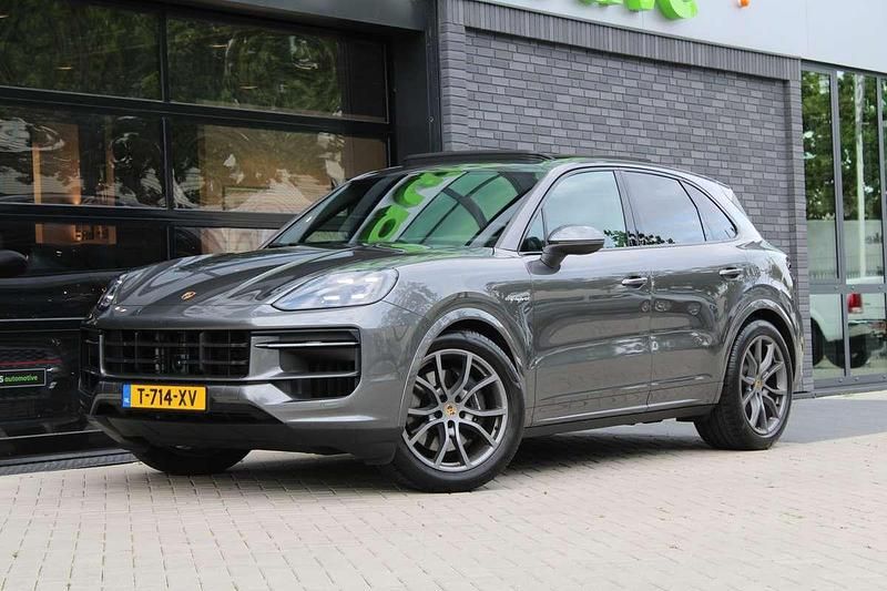 Occasion Porsche Cayenne 470 PK (345 kW) 2023 Grijs, metallic lak SUV