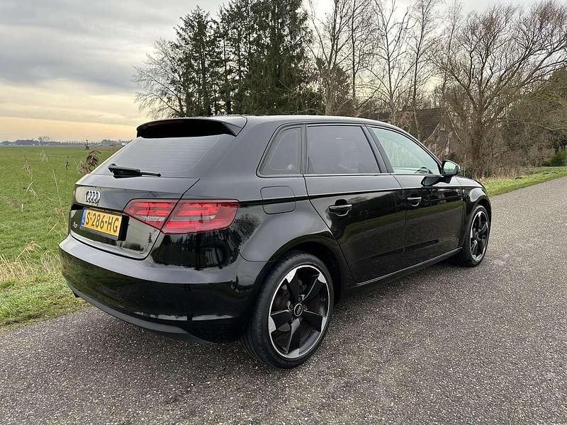 Occasion Audi A3 Sportback Attraction 105 PK (77 kW) 2013 Zwart Hatchback