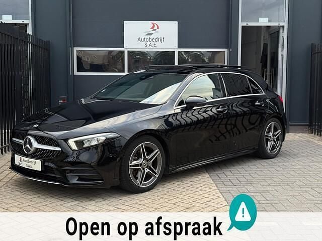 Zwart Gebruikt 2019 Mercedes A180 AMG Hatchback | € 25.490 (Goede deal) - Afbeelding 1/4