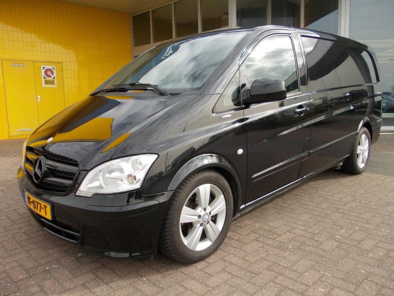 Zwartzwart (9197 obsidiaan zwart) Gebruikt 2013 Mercedes Vito MPV | € 13.950 - Afbeelding 1/4