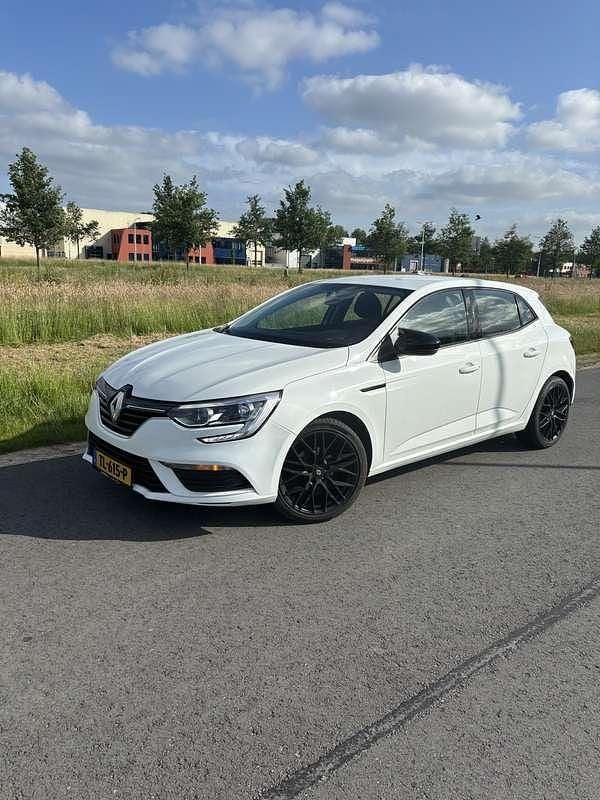 Wit Occasion 2016 Renault Mégane IV Life Hatchback | € 8.250 (Eerlijke prijs) - Afbeelding 1/4