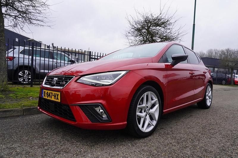 Occasion Seat Ibiza Business 2021 Rood (metallic) Hatchback