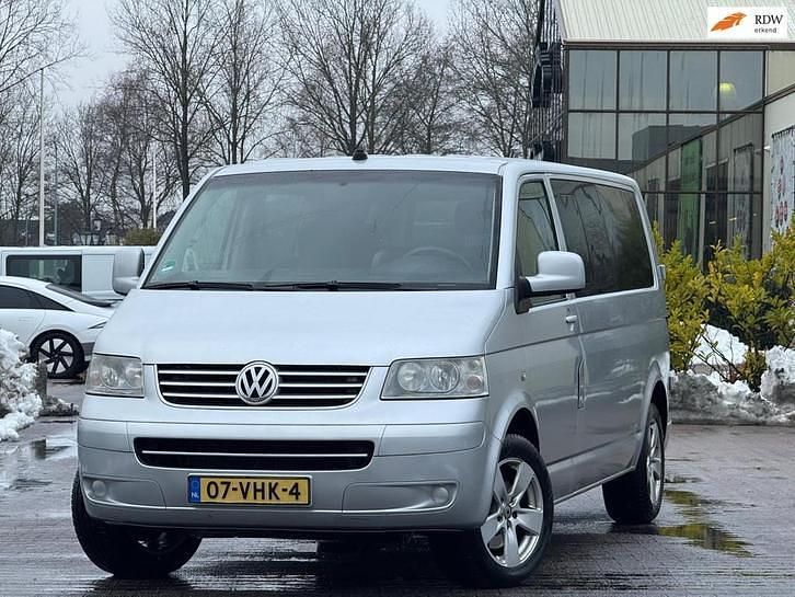 Zilver (metallic) Occasion 2006 VW Caravelle MPV | € 5.499 (Eerlijke prijs) - Afbeelding 1/4