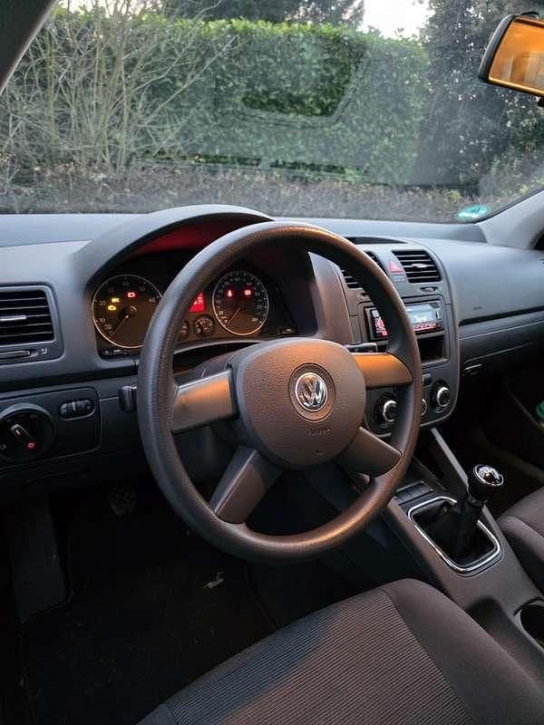 Occasion 2005 VW Golf Comfortline Sedan | € 2.050 (Goede deal) - Afbeelding 1/4