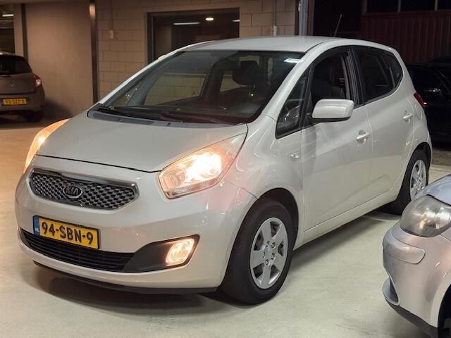 Beige Gebruikt 2011 Kia Venga Hatchback | € 3.000 (Goede deal) - Afbeelding 1/4