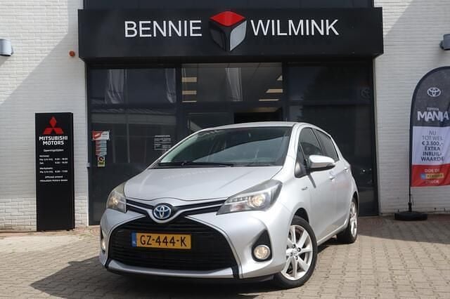 Grijs Gebruikt 2015 Toyota Yaris Hatchback | € 12.995 (Eerlijke prijs) - Afbeelding 1/4