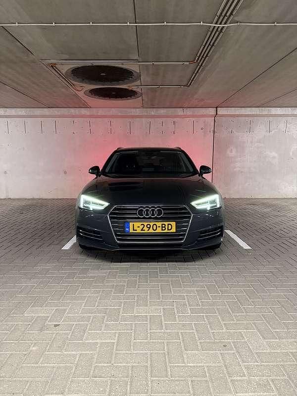 Grijs Gebruikt 2016 Audi A4 Design Stationwagen | € 13.500 (Duur) - Afbeelding 1/4