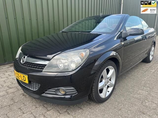 Zwart Gebruikt 2006 Opel Astra Cabriolet Cosmo Cabriolet | € 2.899 (Eerlijke prijs) - Afbeelding 1/4