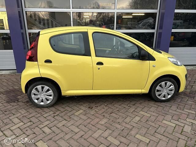 Occasion Peugeot 107 Active 68 PK (50 kW) 2013 Geel Hatchback