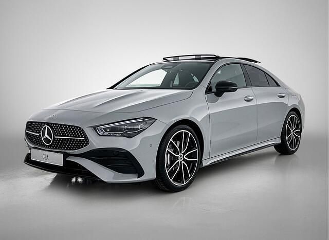 Grijs Nieuw 2025 Mercedes CLA180 Business Sedan | € 55.662 (Duur) - Afbeelding 1/4