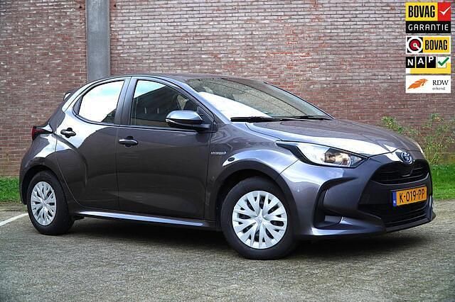 Grijs Gebruikt 2021 Toyota Yaris Active Hatchback | € 18.450 (Eerlijke prijs) - Afbeelding 1/4