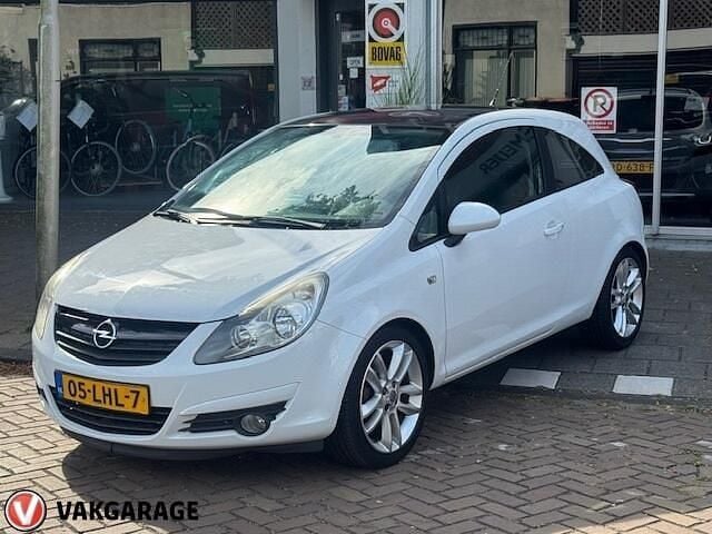 Wit Gebruikt 2010 Opel Corsa Hatchback | € 4.950 (Iets duurder) - Afbeelding 1/4