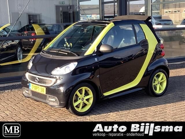 Zwart Occasion 2012 Smart ForTwo Cabrio Pure Cabriolet | € 5.250 (Iets duurder) - Afbeelding 1/4