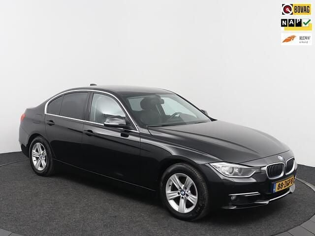 Zwart Gebruikt 2012 BMW 320 Executive Sedan | € 7.000 (Goede deal) - Afbeelding 1/4