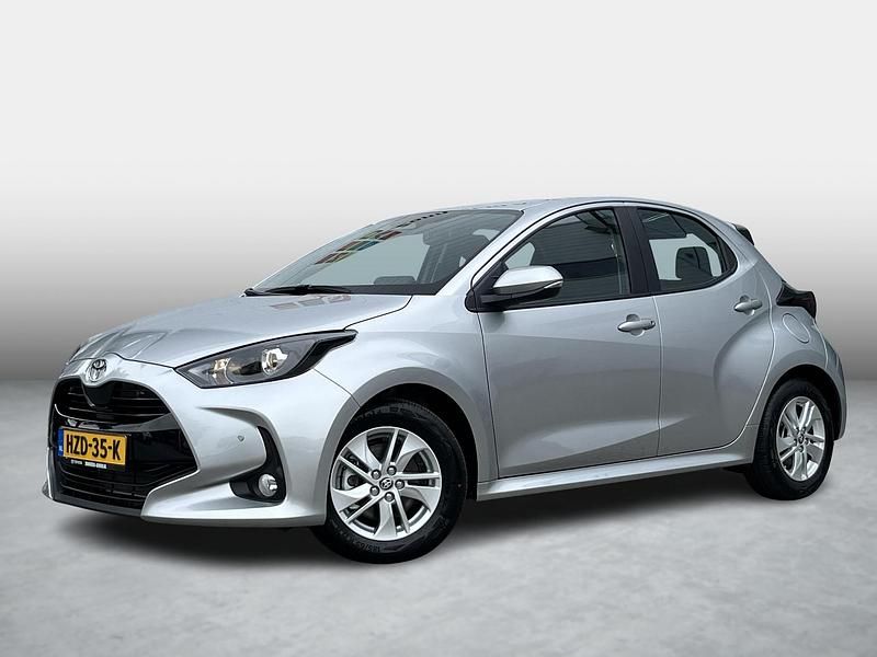 Grijs Nieuw 2025 Toyota Yaris Hybrid Active Hatchback | € 26.999 (Eerlijke prijs) - Afbeelding 1/4
