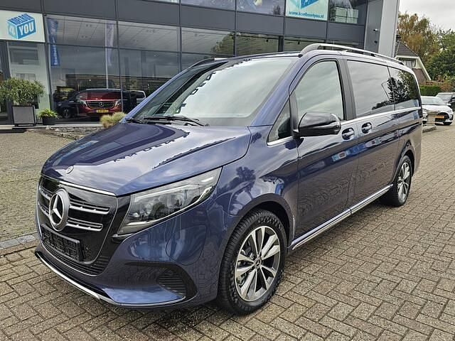 Blauw Nieuw 2025 Mercedes EQV300 Van | € 67.450 - Afbeelding 1/4