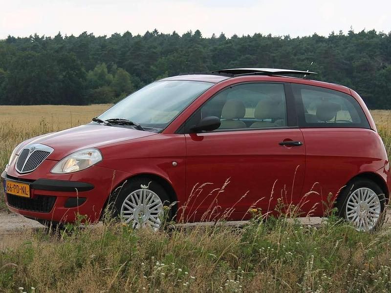 Rood Gebruikt 2004 Lancia Ypsilon Hatchback | € 2.950 (Duur) - Afbeelding 1/4