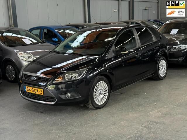 Zwart, metallic lak Gebruikt 2008 Ford Focus Titanium Hatchback | € 3.499 (Eerlijke prijs) - Afbeelding 1/4