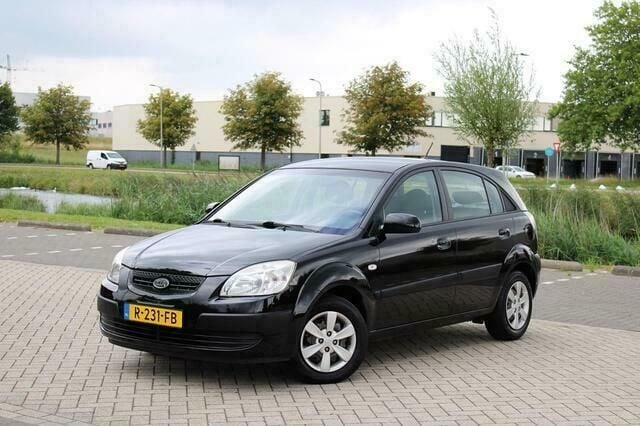 Zwart Gebruikt 2009 Kia Rio Comfort Hatchback | € 3.499 (Eerlijke prijs) - Afbeelding 1/4