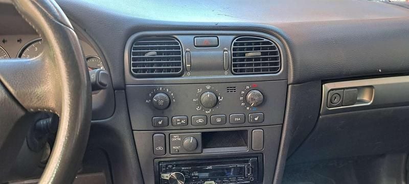 Occasion Volvo V40 136 PK (100 kW) 2004 Zwart Stationwagen