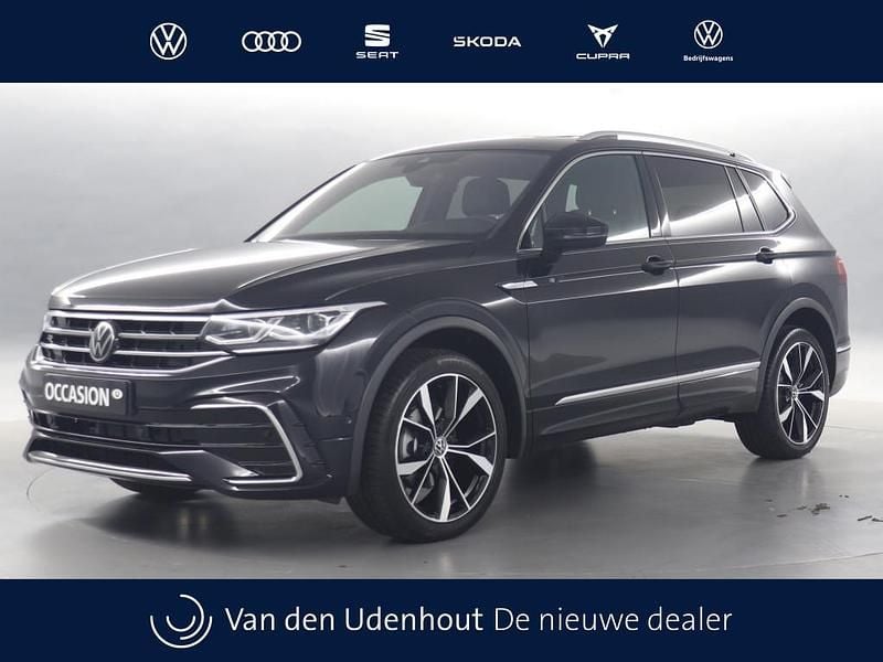 Zwart Gebruikt 2024 VW Tiguan Business SUV | € 48.750 - Afbeelding 1/3