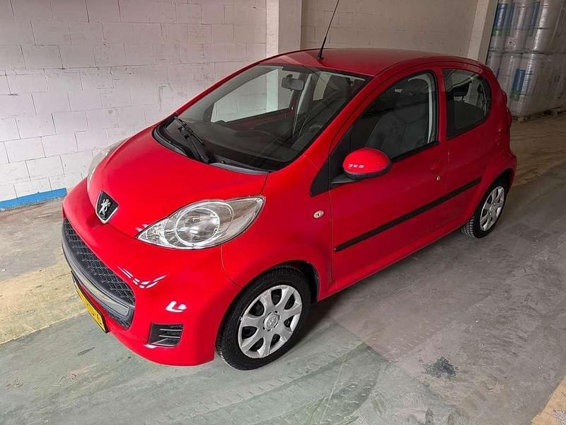 Rood Gebruikt 2010 Peugeot 107 Hatchback | € 5.950 (Eerlijke prijs) - Afbeelding 1/4