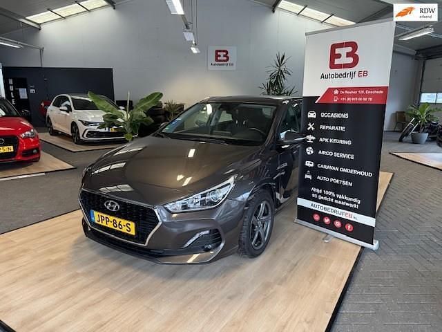 Bruin Occasion 2018 Hyundai i30 Premium Hatchback | € 14.950 (Eerlijke prijs) - Afbeelding 1/4