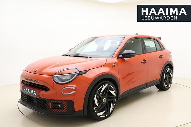 Oranje Nieuw 2025 Abarth 600e Turismo SUV | € 46.750 - Afbeelding 1/4