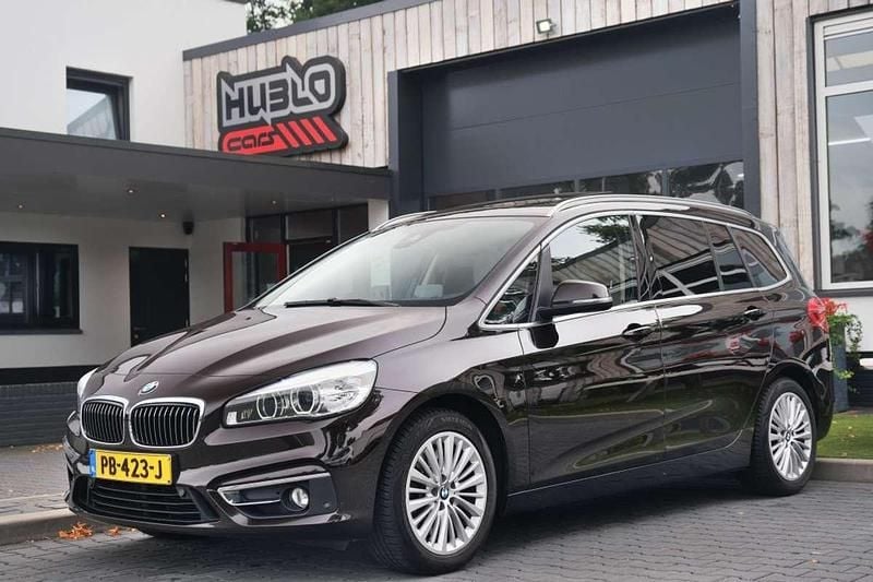 Bruin, metallic lak Gebruikt 2017 BMW 220 Gran Tourer MPV | € 15.450 (Eerlijke prijs) - Afbeelding 1/4