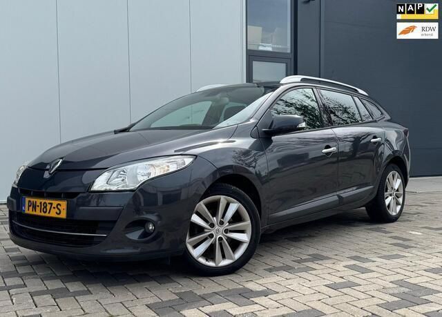 Grijs Gebruikt 2012 Renault Mégane GrandTour Bose Edition Stationwagen | € 2.450 (Super prijs) - Afbeelding 1/4
