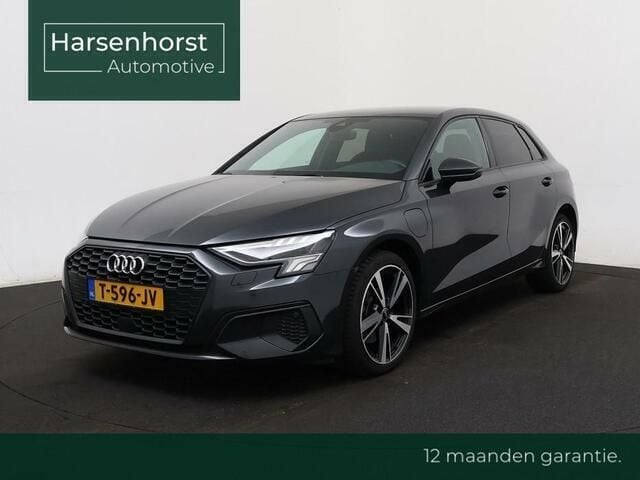 Grijs Gebruikt 2022 Audi A3 Sportback Comfort Hatchback | € 26.950 (Eerlijke prijs) - Afbeelding 1/4