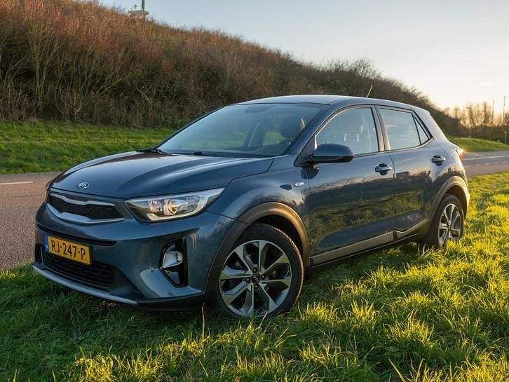 Blauw (metallic) Gebruikt 2018 Kia Stonic SUV | € 9.495 (Goede deal) - Afbeelding 1/4