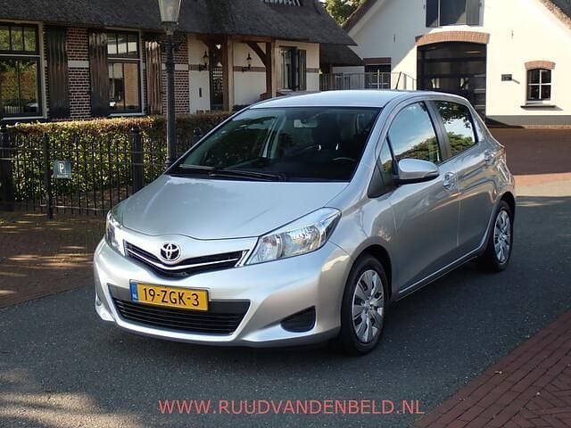 Grijs Gebruikt 2012 Toyota Yaris Hatchback | € 9.900 (Eerlijke prijs) - Afbeelding 1/4