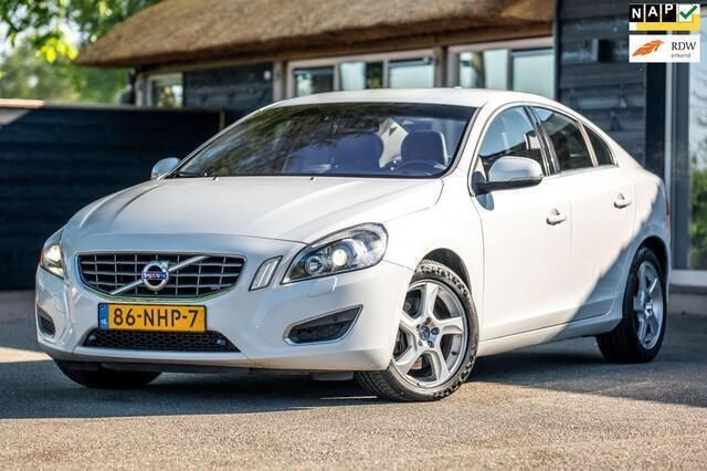 Wit Gebruikt 2010 Volvo S60 Summum Sedan | € 19.950 - Afbeelding 1/4