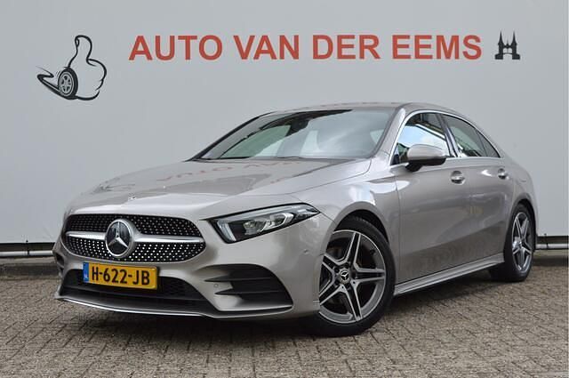 Grijs Gebruikt 2020 Mercedes A200 Business Sedan | € 21.900 (Eerlijke prijs) - Afbeelding 1/4