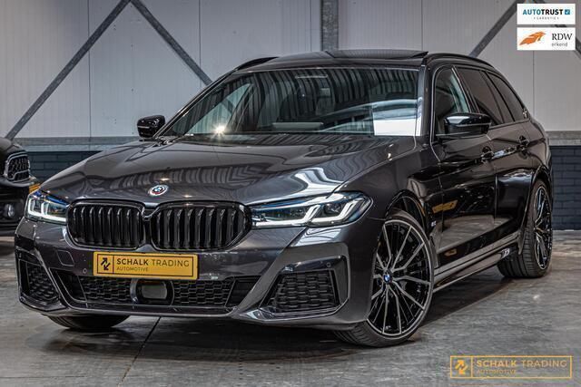Zilver, metallic lak Gebruikt 2022 BMW 530 M Sport Stationwagen | € 52.950 (Duur) - Afbeelding 1/4