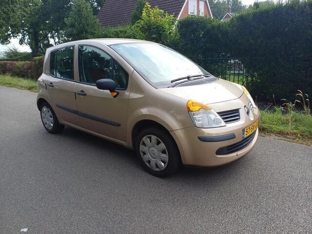 Beige, metallic lak Gebruikt 2006 Renault Modus MPV | € 1.450 (Iets duurder) - Afbeelding 1/4