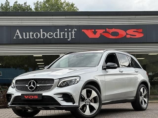 Grijs Gebruikt 2018 Mercedes GLC250 Premium Plus SUV | € 32.900 (Eerlijke prijs) - Afbeelding 1/4