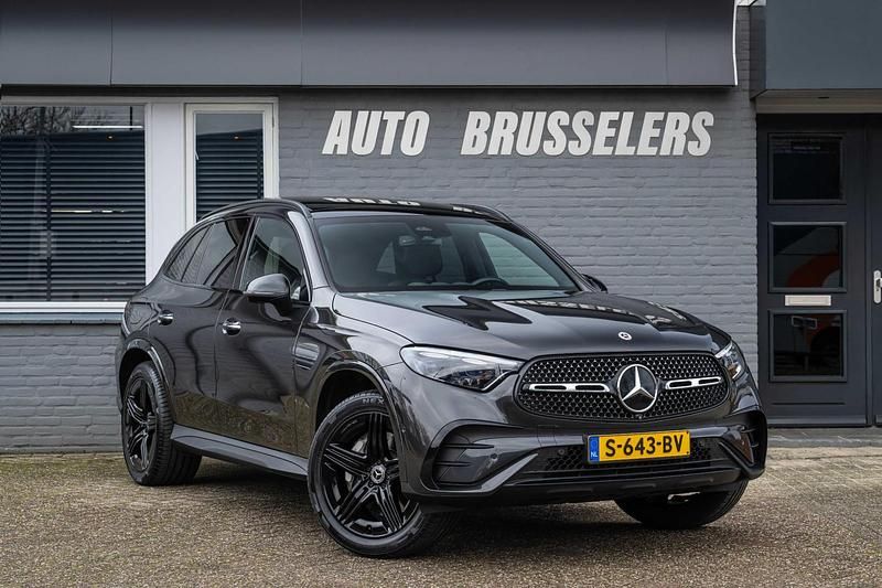 Grijs Occasion 2023 Mercedes GLC300e AMG line SUV | € 52.895 (Super prijs) - Afbeelding 1/4